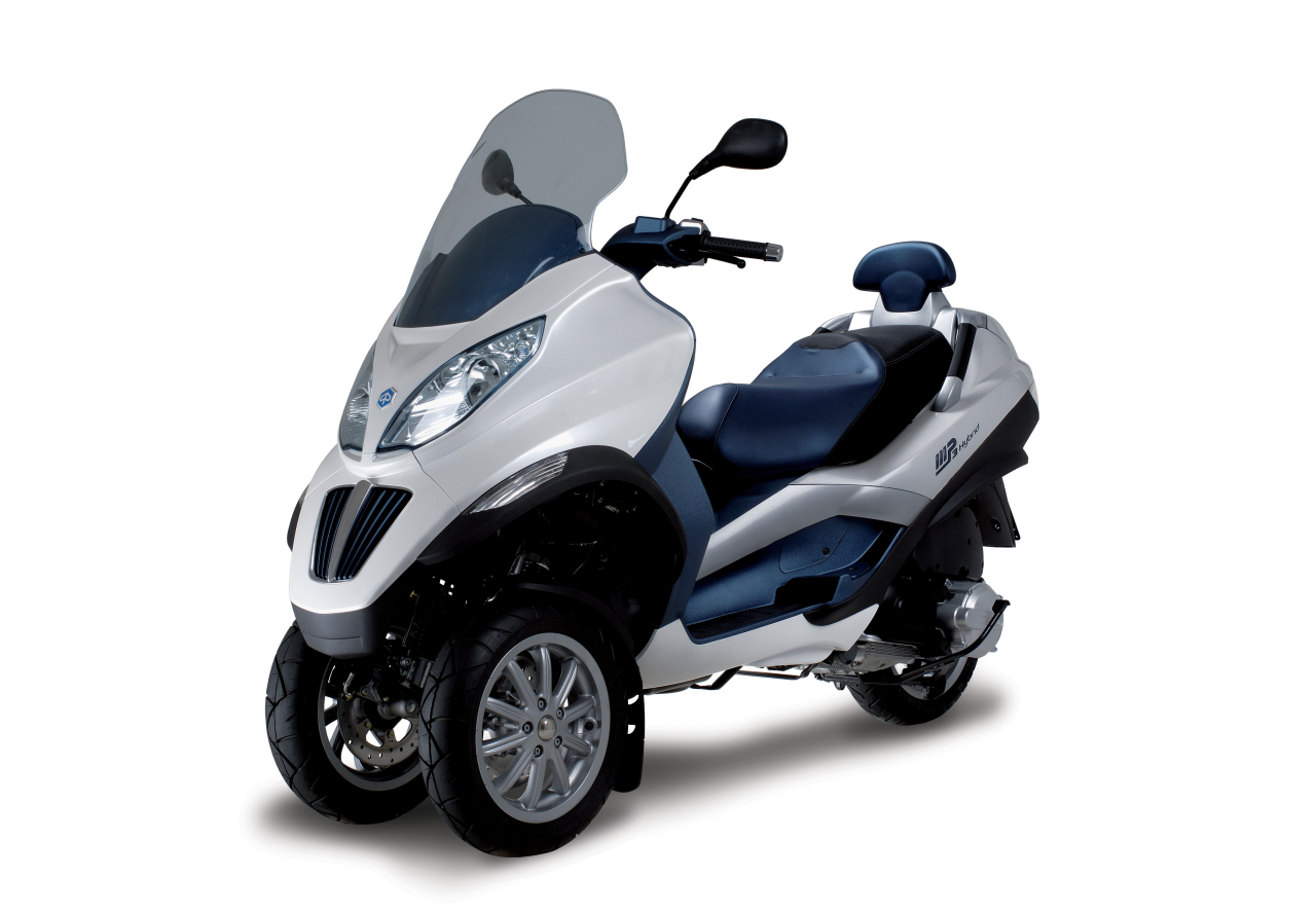 MP3 250 Piaggio - Italy Motorcycle Rental - Scooters, Motorcycles, Vans